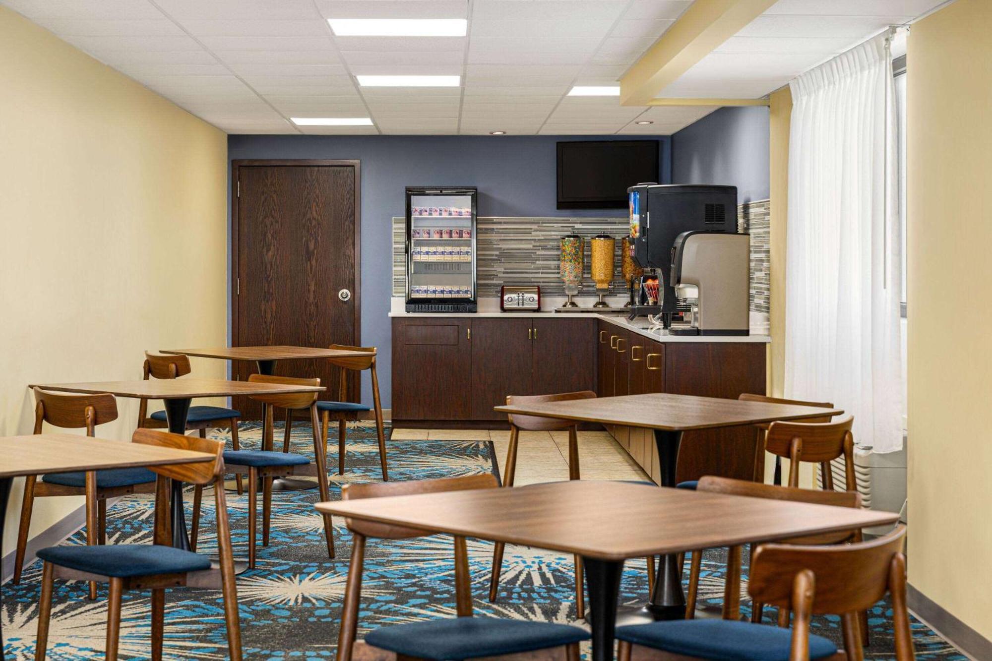 Days Inn By Wyndham Grand Island I-80 Doniphan Экстерьер фото