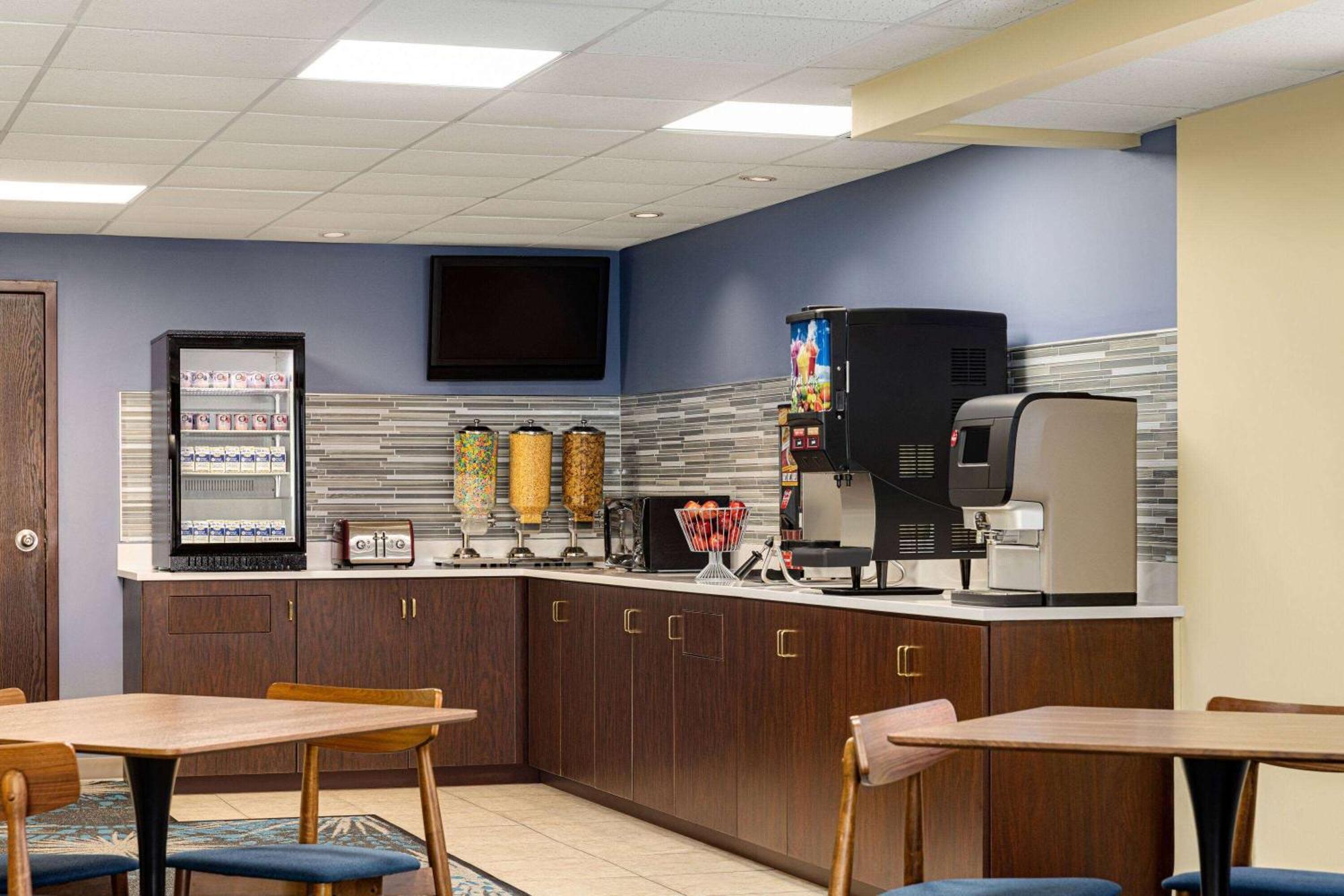 Days Inn By Wyndham Grand Island I-80 Doniphan Экстерьер фото